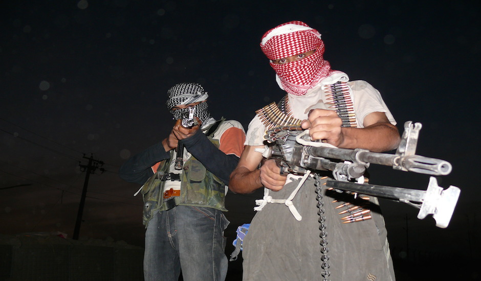 Iraqi_insurgents_with_guns