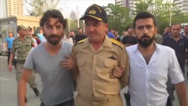 Lo militares rebeldes fueron arrestados. “Lo pagarán caro”, anticipó Erdogan.