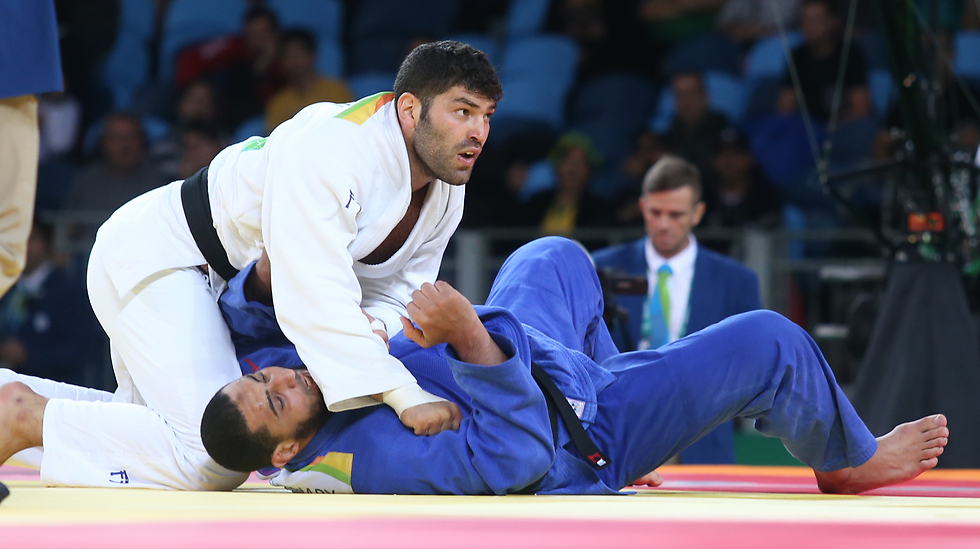 Israeli Ori Sasson defeating Egyptian Islam El Shehaby (Photo: Oren Aharoni) (Photo: Oren Aharoni)