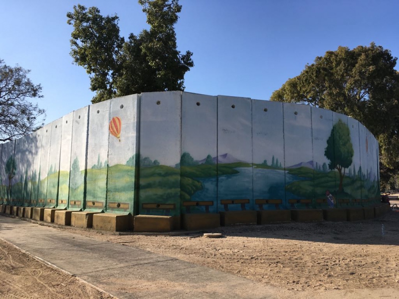 Un muro que se construyó para defender una escuela que se ubicada  ahí hace algunas años.