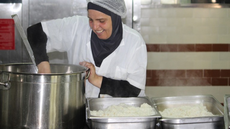 Cooking Coexistence tiene tres fines: empleo, nutrición y coexistencia. Cortesía de Dualis Social Investment Fund.