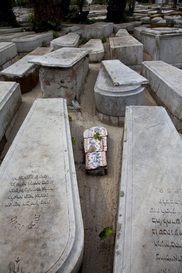 Un grupo de tumbas judías en el cementerio de Tanger, en Marruecos, rastreadas por DIarna.