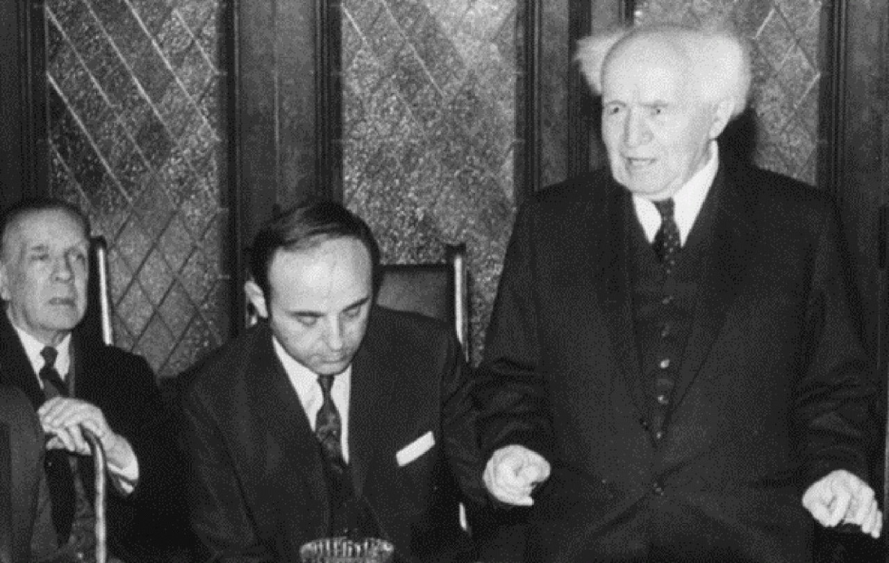 Borges (izq.) y David Ben Gurión (der.) Fotografía tomada en Buenos Aires en 1969 (Gentileza: Baruj Tenembaum y Fundación Internacional Raoul Wallenberg)