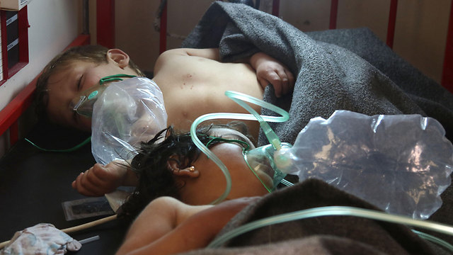 Children hurt in chemical weapons attack in Idlib (Photo: AFP)