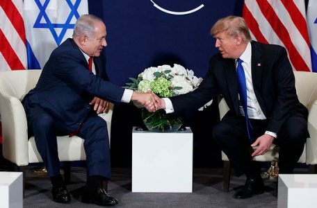El primer ministro Netanyahu y el presidente Trump en Davos (Foto: AP)