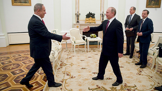 El primer ministro Netanyahu (izq.) Se reúne con el presidente Putin en Moscú, Rusia (Foto: EPA)