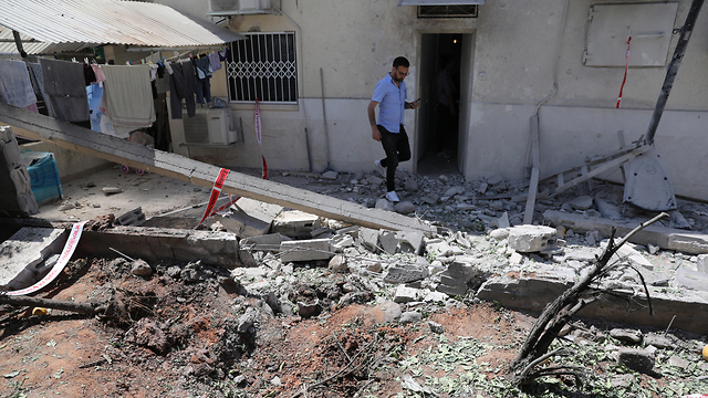 Casa en Ashkelon golpeada por un cohete (Foto: EPA)